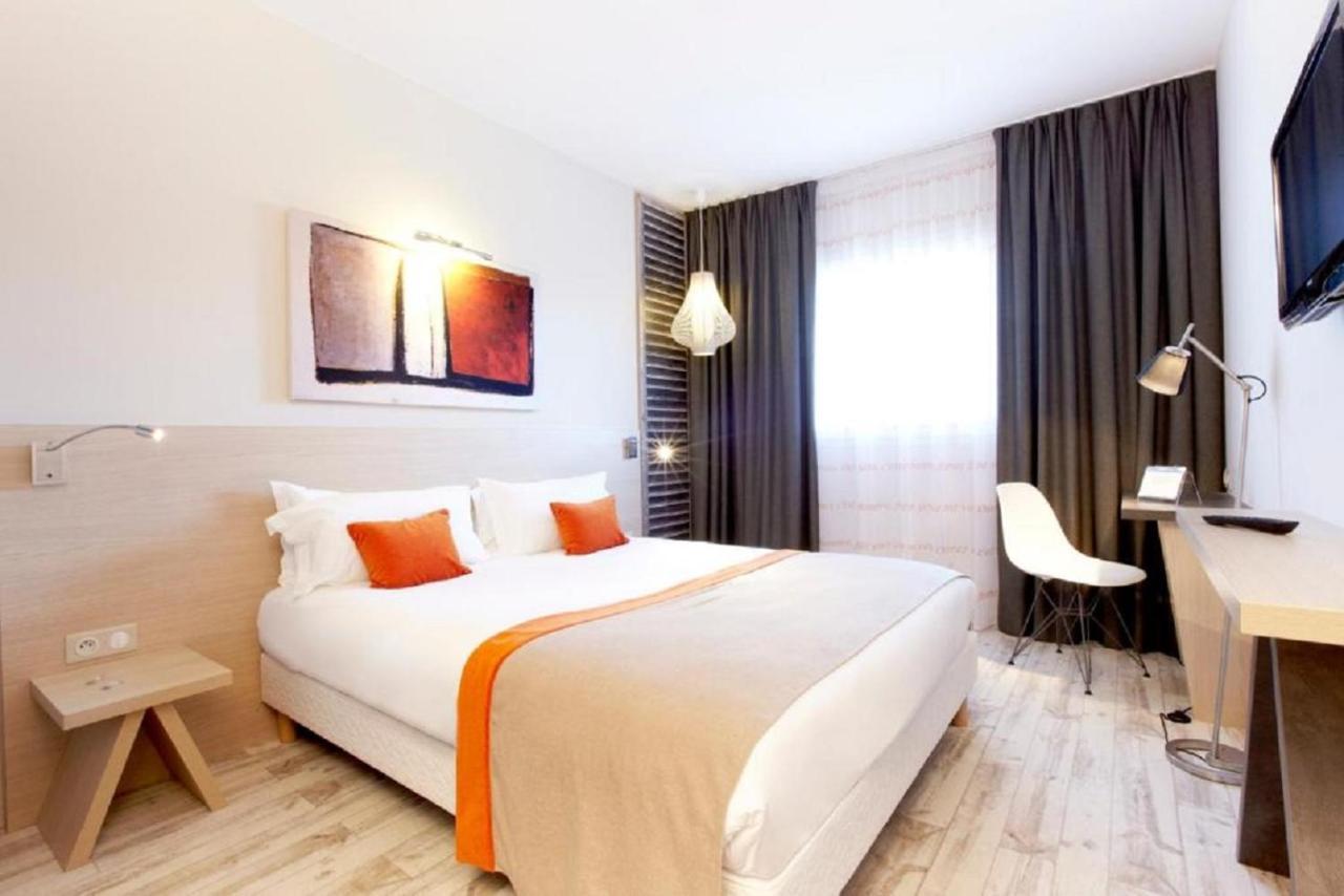 Hotel Kyriad Prestige Centre-palais Des Arts 4*